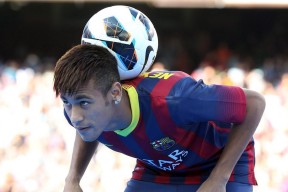 2026世界杯-王者归来！詹姆斯复出首战虽败犹荣，巴黎圣日耳曼主场万人沸腾